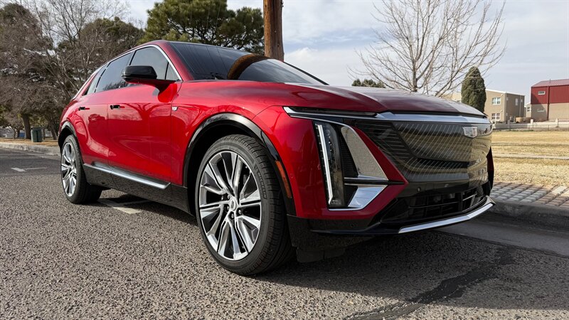 2024 Cadillac LYRIQ Luxury 3   - Photo 1 - Albuquerque, NM 87107