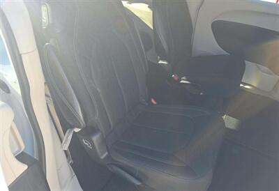 2022 Chrysler Voyager LX   - Photo 18 - Albuquerque, NM 87107