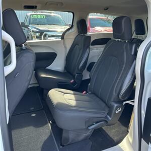 2022 Chrysler Voyager LX - Photo 20 - Albuquerque, NM 87107