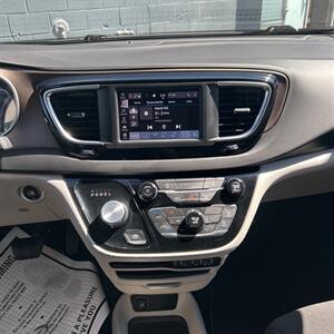 2022 Chrysler Voyager LX - Photo 25 - Albuquerque, NM 87107