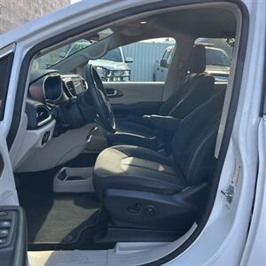 2022 Chrysler Voyager LX - Photo 24 - Albuquerque, NM 87107