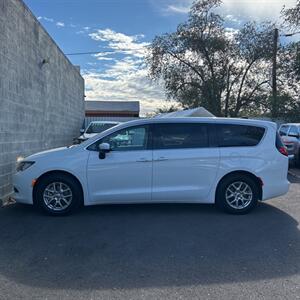 2022 Chrysler Voyager LX - Photo 5 - Albuquerque, NM 87107