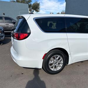 2022 Chrysler Voyager LX - Photo 10 - Albuquerque, NM 87107