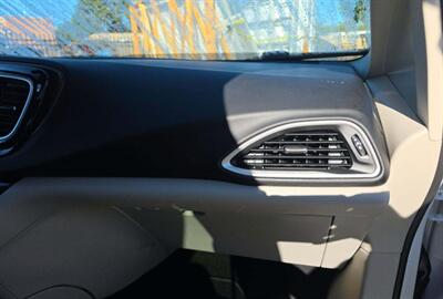 2022 Chrysler Voyager LX   - Photo 13 - Albuquerque, NM 87107