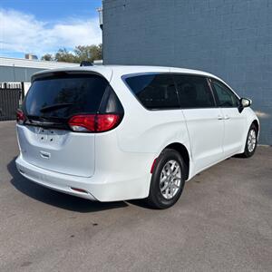 2022 Chrysler Voyager LX - Photo 11 - Albuquerque, NM 87107