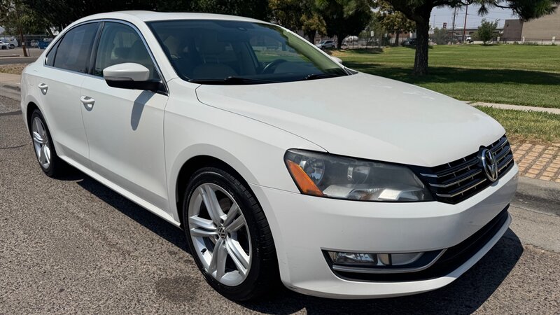 2014 Volkswagen Passat 3.6L V6 SE - Photo 1 - Albuquerque, NM 87107