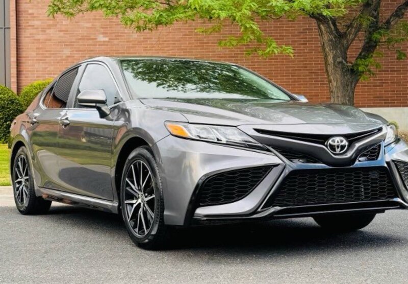 2021 Toyota Camry SE - Photo 1 - Albuquerque, NM 87107