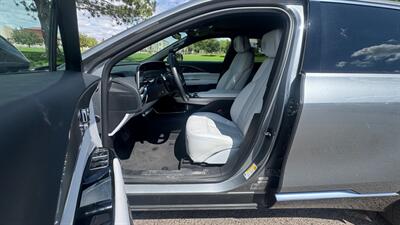 2024 Cadillac LYRIQ Luxury 2   - Photo 17 - Albuquerque, NM 87107