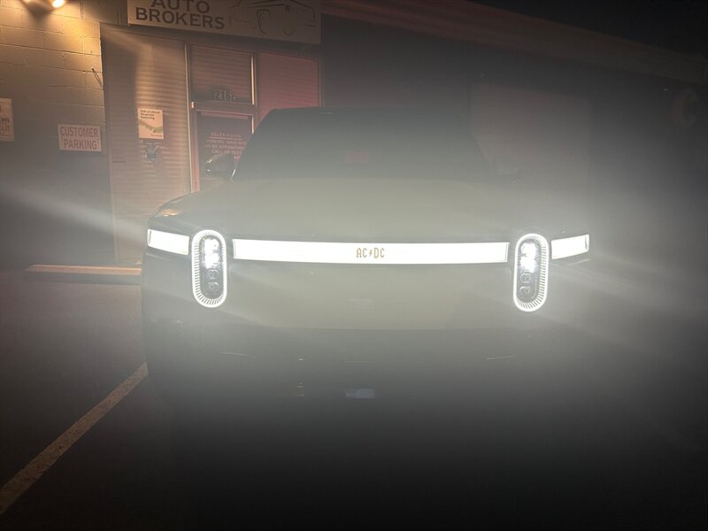 2023 Rivian R1S Adventure Quad  