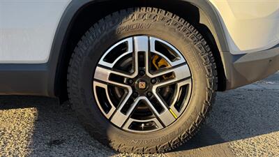 2023 Rivian R1S Adventure Quad   - Photo 26 - Albuquerque, NM 87107