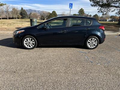 2017 Kia Forte5 LX   - Photo 4 - Albuquerque, NM 87110