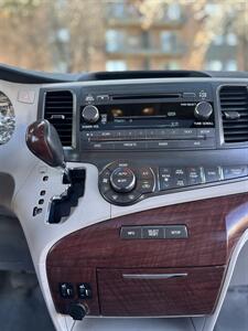 2013 Toyota Sienna XLE 7-Passenger   - Photo 13 - Albuquerque, NM 87110