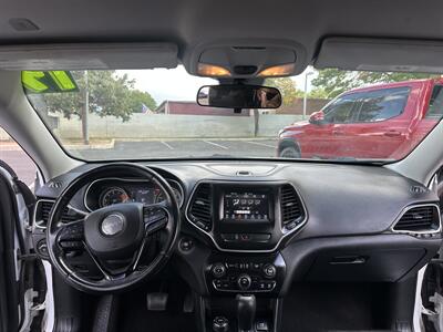 2019 Jeep Cherokee Altitude   - Photo 10 - Albuquerque, NM 87110