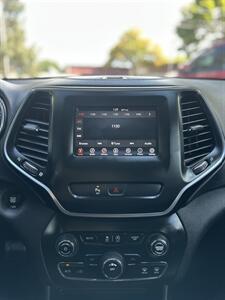 2019 Jeep Cherokee Altitude   - Photo 12 - Albuquerque, NM 87110
