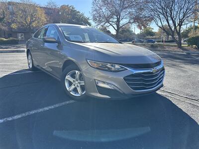 2022 Chevrolet Malibu LT   - Photo 2 - Albuquerque, NM 87110