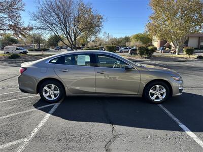 2022 Chevrolet Malibu LT   - Photo 4 - Albuquerque, NM 87110