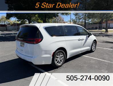 2023 Chrysler Pacifica Touring L   - Photo 6 - Albuquerque, NM 87110