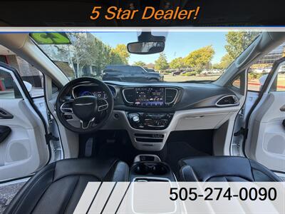 2023 Chrysler Pacifica Touring L   - Photo 10 - Albuquerque, NM 87110