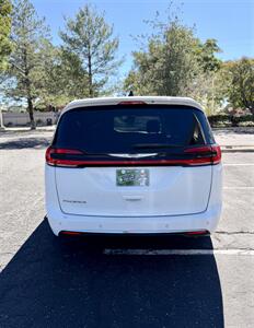 2023 Chrysler Pacifica Touring L   - Photo 8 - Albuquerque, NM 87110