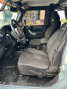 2014 Jeep Wrangler Unlimited Rubicon   - Photo 10 - Albuquerque, NM 87110