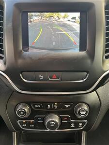 2020 Jeep Cherokee Latitude Plus   - Photo 10 - Albuquerque, NM 87110