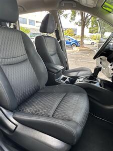 2017 Nissan Rogue SV   - Photo 13 - Albuquerque, NM 87110