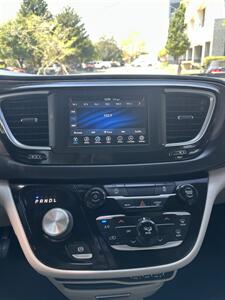2021 Chrysler Voyager LXi   - Photo 11 - Albuquerque, NM 87110