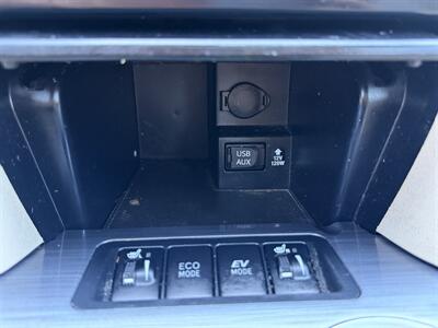 2012 Toyota Camry Hybrid XLE   - Photo 14 - Albuquerque, NM 87110