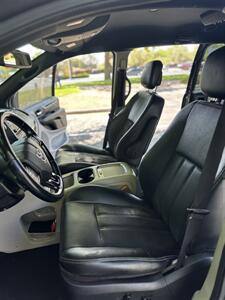 2019 Dodge Grand Caravan SXT   - Photo 9 - Albuquerque, NM 87110