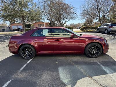 2019 Chrysler 300 Series S   - Photo 4 - Albuquerque, NM 87110