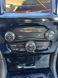 2019 Chrysler 300 Series S   - Photo 13 - Albuquerque, NM 87110
