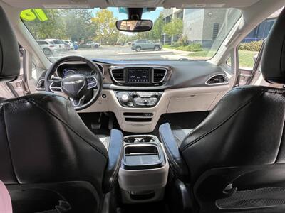 2018 Chrysler Pacifica Touring L   - Photo 10 - Albuquerque, NM 87110