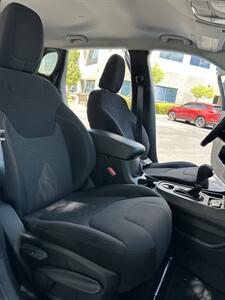 2019 Jeep Cherokee Latitude   - Photo 14 - Albuquerque, NM 87110