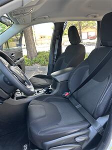 2019 Jeep Cherokee Latitude   - Photo 9 - Albuquerque, NM 87110