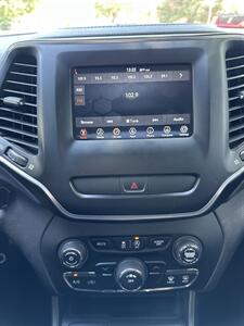 2019 Jeep Cherokee Latitude   - Photo 11 - Albuquerque, NM 87110