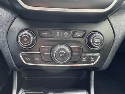 2019 Jeep Cherokee Latitude Plus   - Photo 12 - Albuquerque, NM 87110