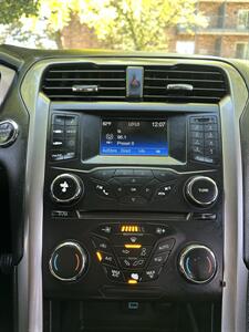 2017 Ford Fusion Hybrid SE   - Photo 13 - Albuquerque, NM 87110