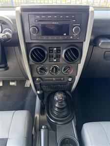 2010 Jeep Wrangler Unlimited Sport   - Photo 12 - Albuquerque, NM 87110