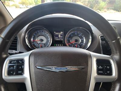2016 Chrysler Town and Country Touring   - Photo 10 - Albuquerque, NM 87110