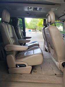 2016 Chrysler Town and Country Touring   - Photo 15 - Albuquerque, NM 87110
