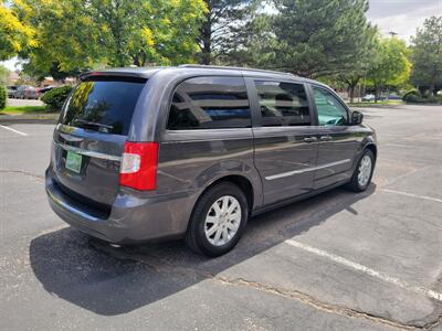 2016 Chrysler Town and Country Touring   - Photo 6 - Albuquerque, NM 87110