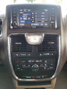 2016 Chrysler Town and Country Touring   - Photo 11 - Albuquerque, NM 87110