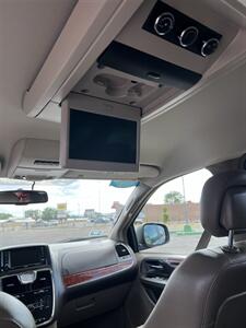 2016 Chrysler Town and Country Touring   - Photo 16 - Albuquerque, NM 87110