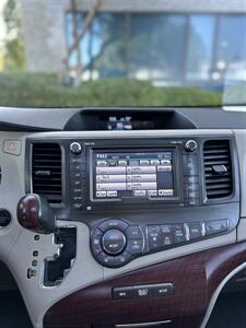 2013 Toyota Sienna Limited 7-Passenger   - Photo 11 - Albuquerque, NM 87110