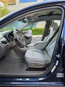 2022 Chevrolet Malibu LT   - Photo 9 - Albuquerque, NM 87110