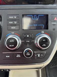 2015 Toyota Sienna Limited Premium 7-Passeng   - Photo 14 - Albuquerque, NM 87110
