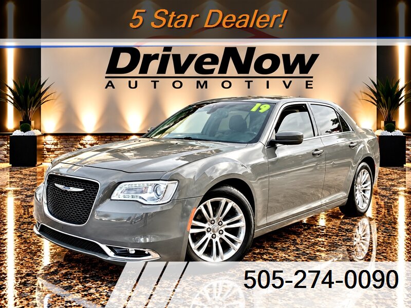 2019 Chrysler 300 Touring   - Photo 1 - Albuquerque, NM 87110