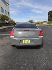 2019 Chrysler 300 Touring   - Photo 8 - Albuquerque, NM 87110