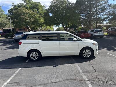 2017 Kia Sedona LX   - Photo 4 - Albuquerque, NM 87110