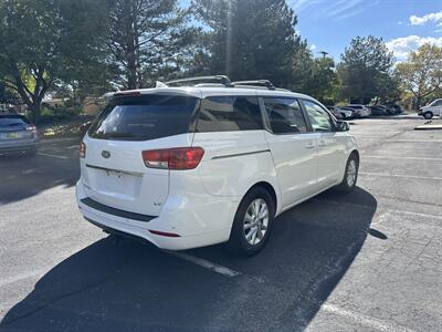 2017 Kia Sedona LX   - Photo 6 - Albuquerque, NM 87110